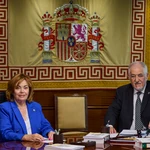 El presidente y la vicepresidenta del Tribunal Constitucional (TC), Cándido Conde Pumpido e Inmaculada Montalb