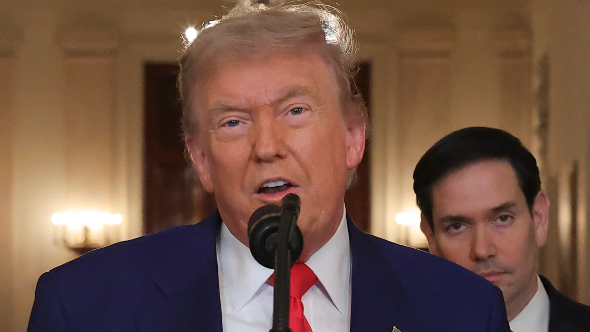 Irán.- Trump insta a Rusia a no utilizar "a la ligera" el término "nuclear" en respuesta a Medvedev