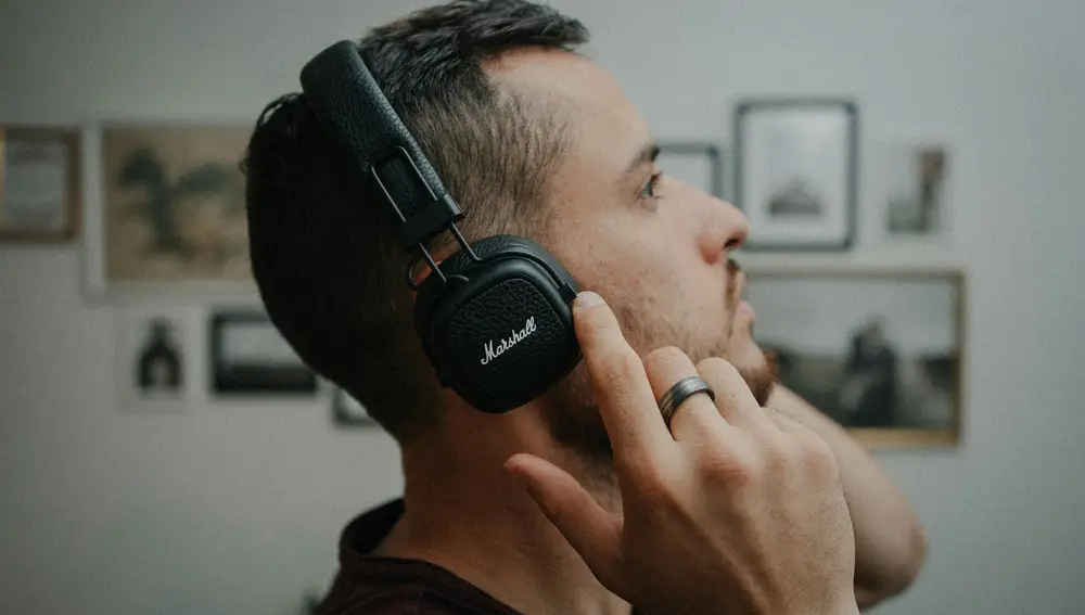Tanto el cable como el Bluetooth tienen cabida dependiendo del contexto
