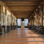 Galería Uffizi (Florencia) pone "límites" contra los selfies de visitantes tras dañar un turista una de las obras