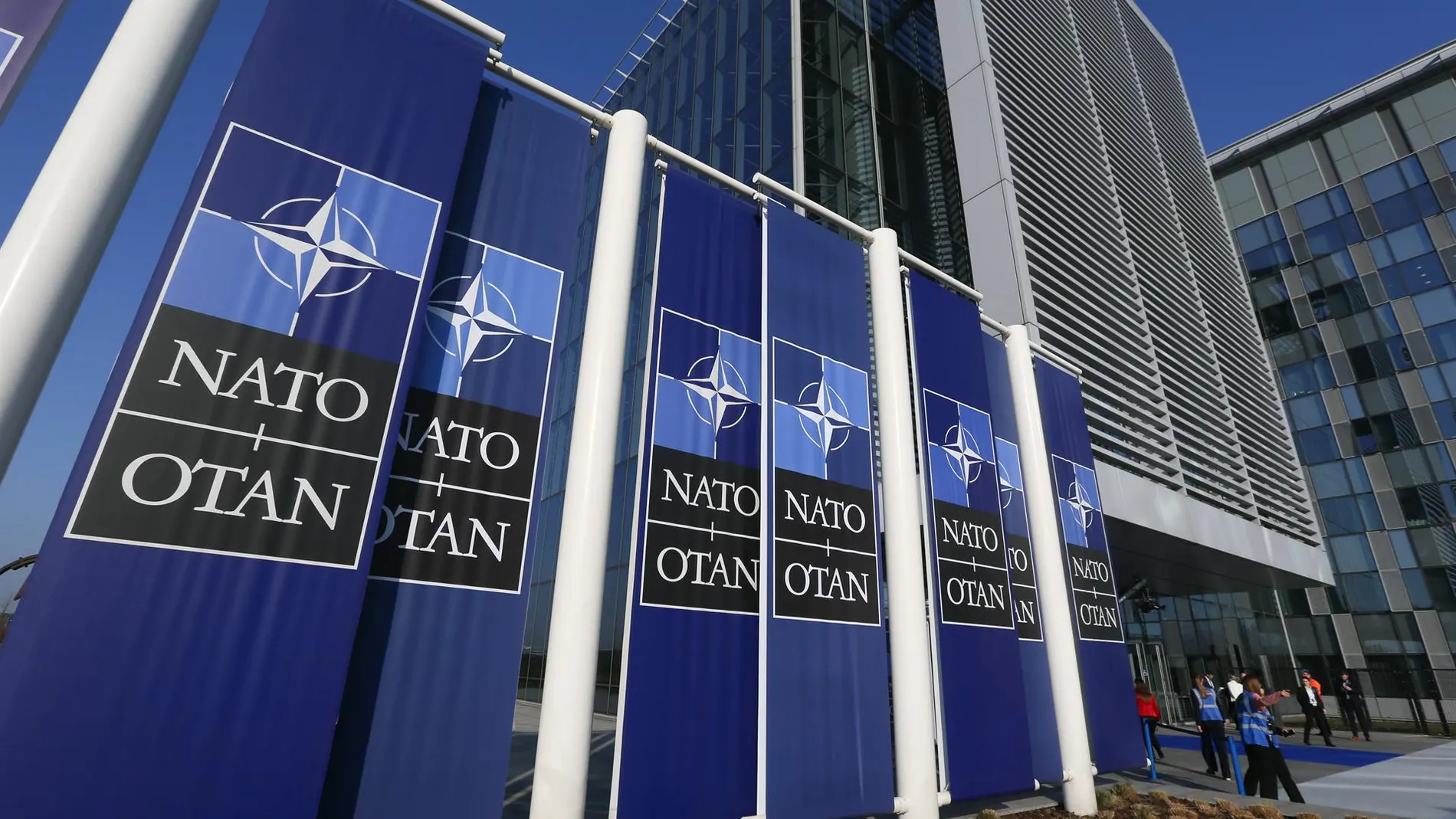 Los españoles, divididos en su valoración de la OTAN: 47% a favor y 45% en contra