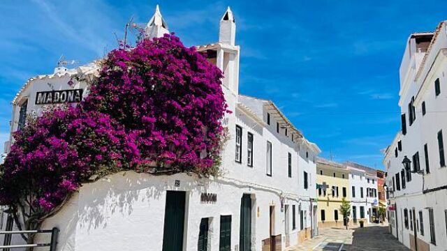 El pueblo sin playa de Menorca al que escapan todos los menorquines en verano