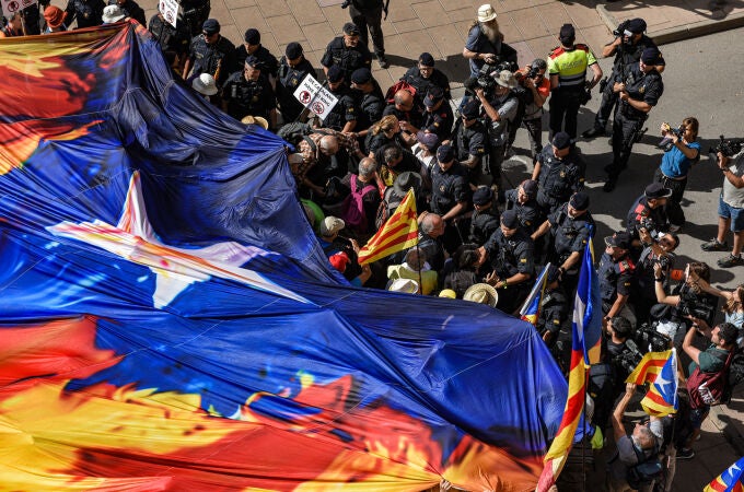 Protesta de la Assemblea Nacional Catalana (ANC) contra la visita de los Reyes a la Abadía de Montserrat 