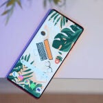 Este móvil tiene una pantalla curva de 6,67 pulgadas 
