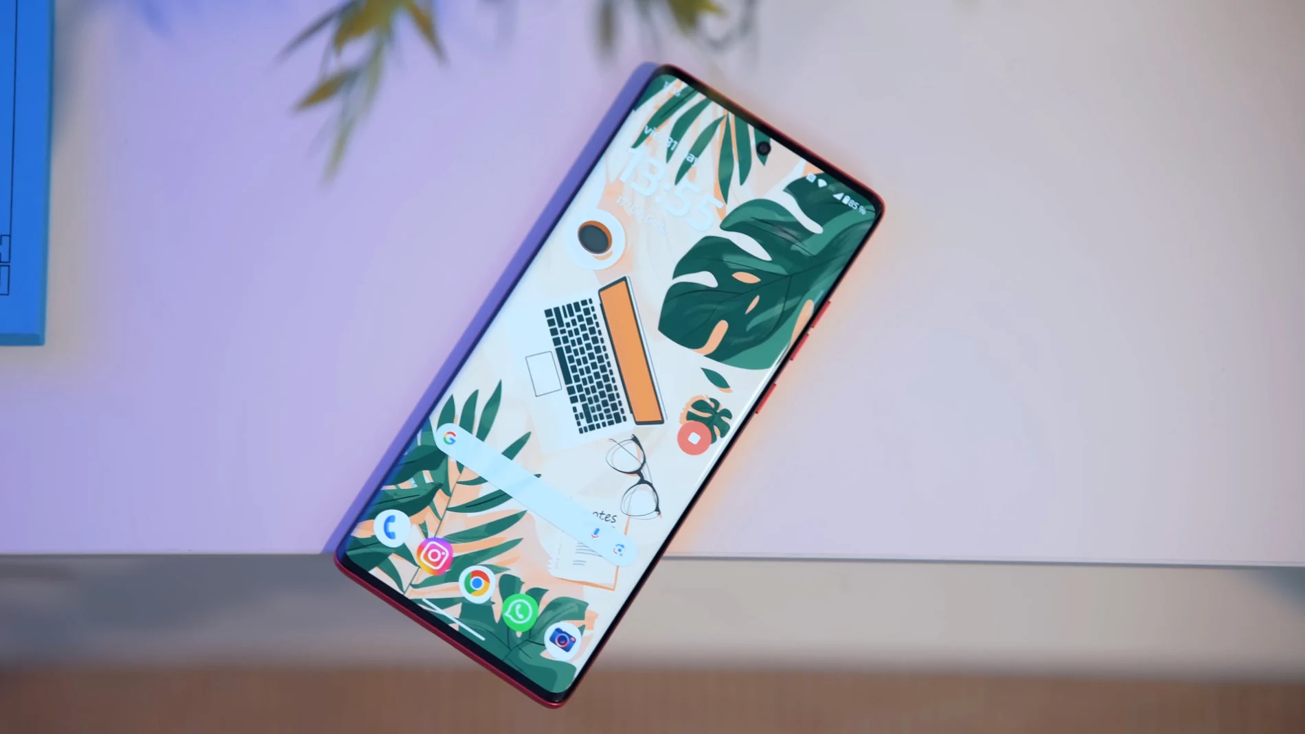 Este móvil tiene una pantalla curva de 6,67 pulgadas
