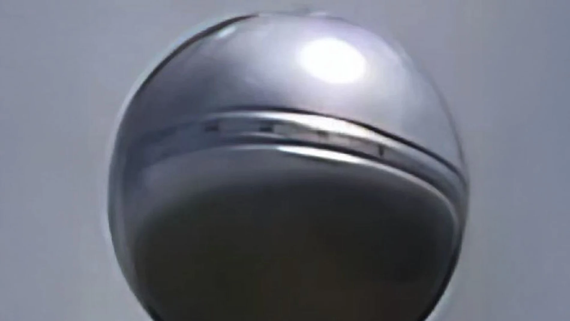 Graban una nueva esfera metálica perfectamente simétrica que sobrevolaba en silencio los campos del Valle del Cauca (Colombia)