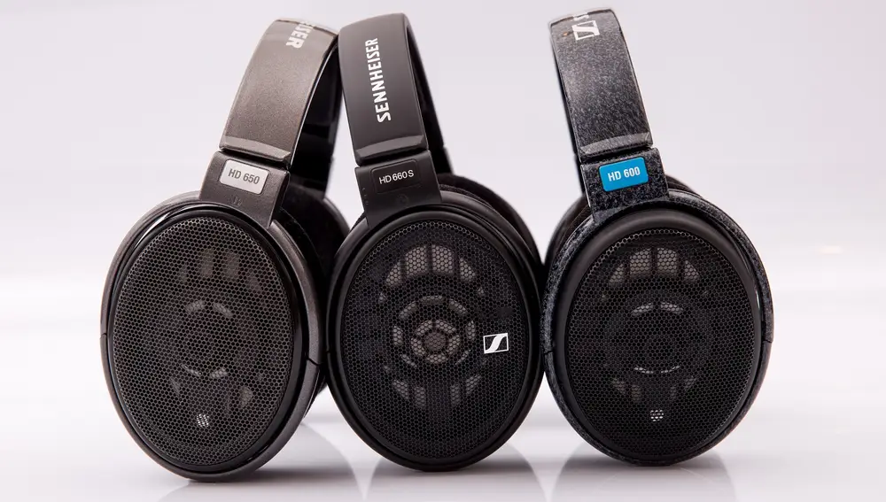 Auriculares como la serie HD600 de Sennheiser son la opción elegida a nivel profesional y por algunos audiófilos