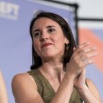 Irene Montero acusa a Sánchez de hacerse "su propia foto de los Azores" con Trump, Meloni y Von der Leyen