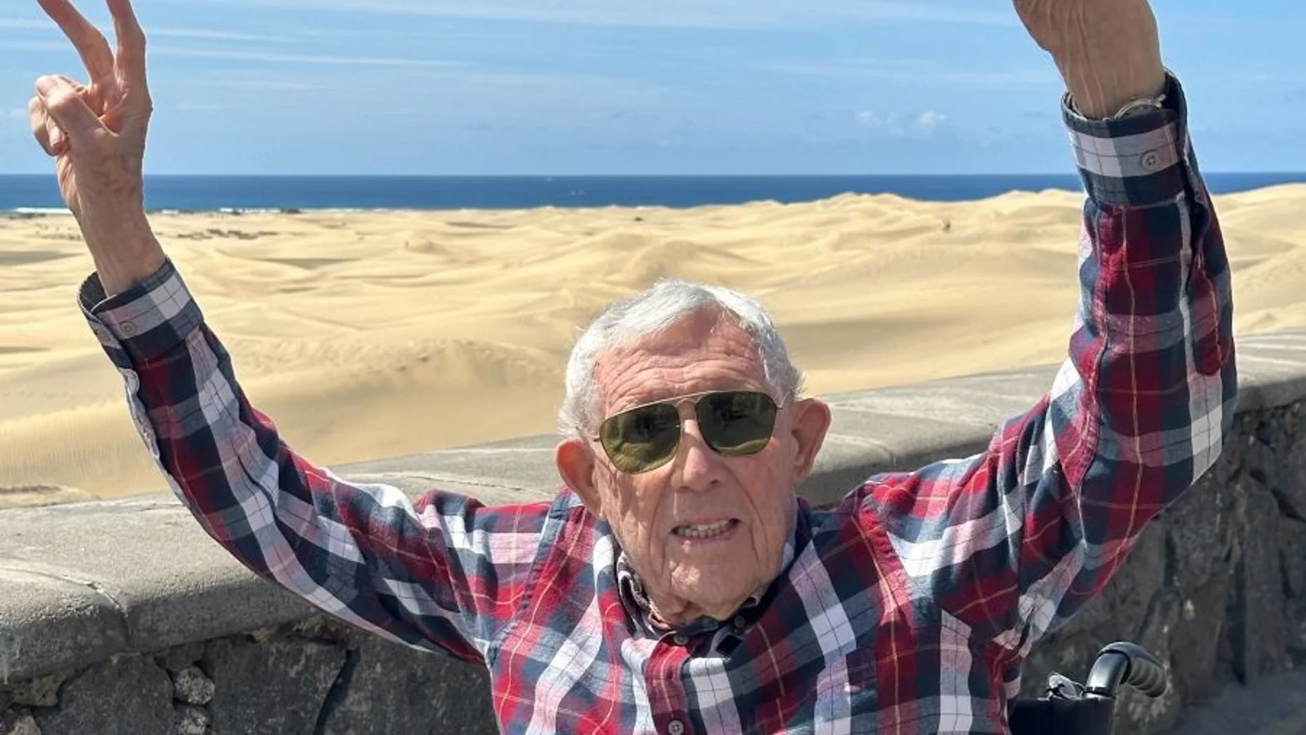 Juan cumple su sueño de conocer Canarias