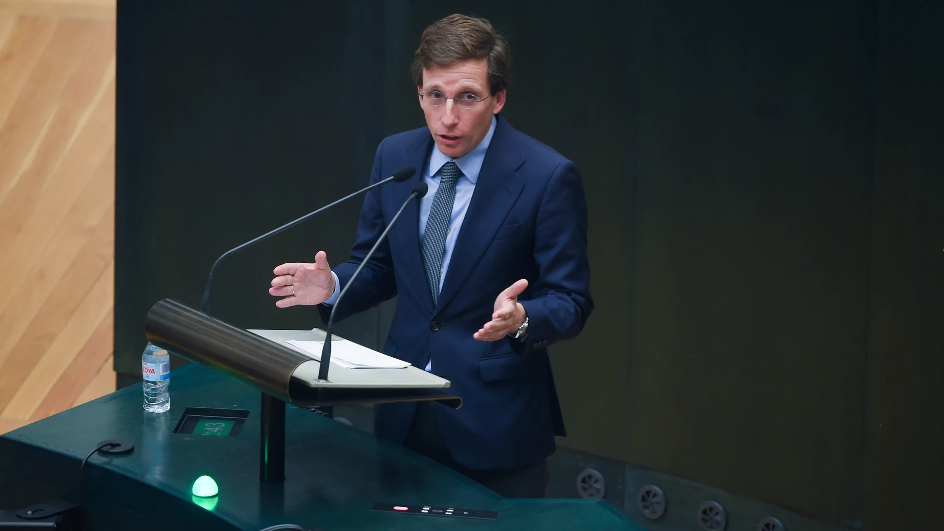 El alcalde de Madrid, José Luis Martínez-Almeida, durante un pleno del Ayuntamiento de Madrid, en el Palacio de Cibeles, a 24 de junio de 2025, en Madrid (España). Los casos de corrupción en el PSOE, la bandera arcoíris a días de celebrar el Orgullo, las medallas a Milei y Petro puestas en cuestión y la herida de Gaza protagonizan el Pleno de Cibeles de hoy, el primero del verano y el último del alcalde antes de cogerse al menos seis semanas de baja de paternidad. 24 JUNIO 2025;EMBARAZADA G...