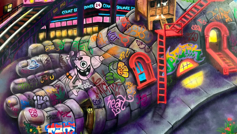 La grafitera estadounidense de origen ecuatoriano Lady Pink presenta mural en Nueva York
