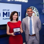 Ayuso recibe la llave de la ciudad de Miami