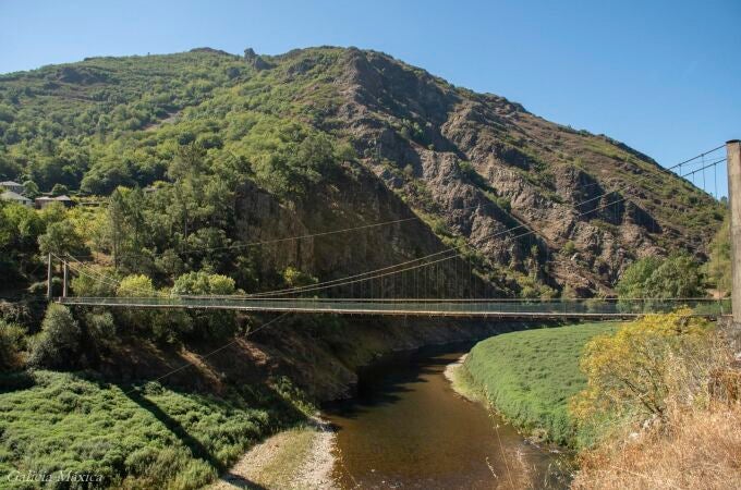 Este es el pueblo mágico unido a Galicia por un puente colgante que es mágico cruzar
