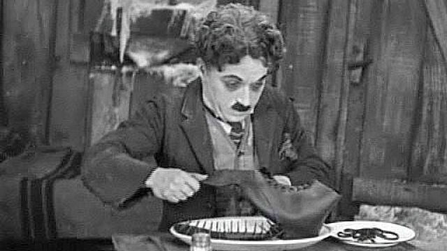 Fotograma de Charles Chaplin en 'La quimera de oro'
