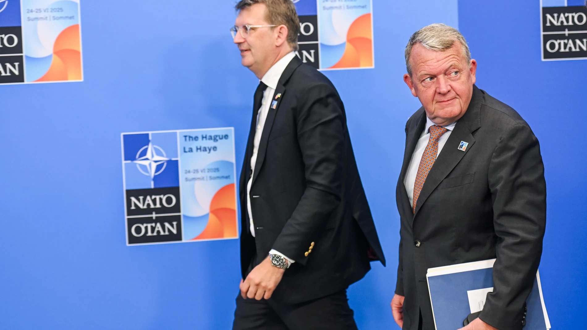 The Hague (Netherlands), 25/06/2025.- Deputy Prime Minister of Denmark Troels Lund Poulsen (R) and Denmark's Foreign Minister Lars Lokke Rasmussen (L) arrive for the NATO Summit at the World Forum in The Hague, The Netherlands, 25 June 2025. The Netherlands, for the first time in NATO's history of existence, is hosting a NATO summit. (Dinamarca, Países Bajos; Holanda, La Haya) EFE/EPA/JONAS ROOSENS