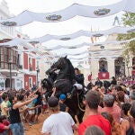 Un hombre herido muy grave tras recibir una coz de caballo en las fiestas de Sant Joan de Ciutadella (Menorca)