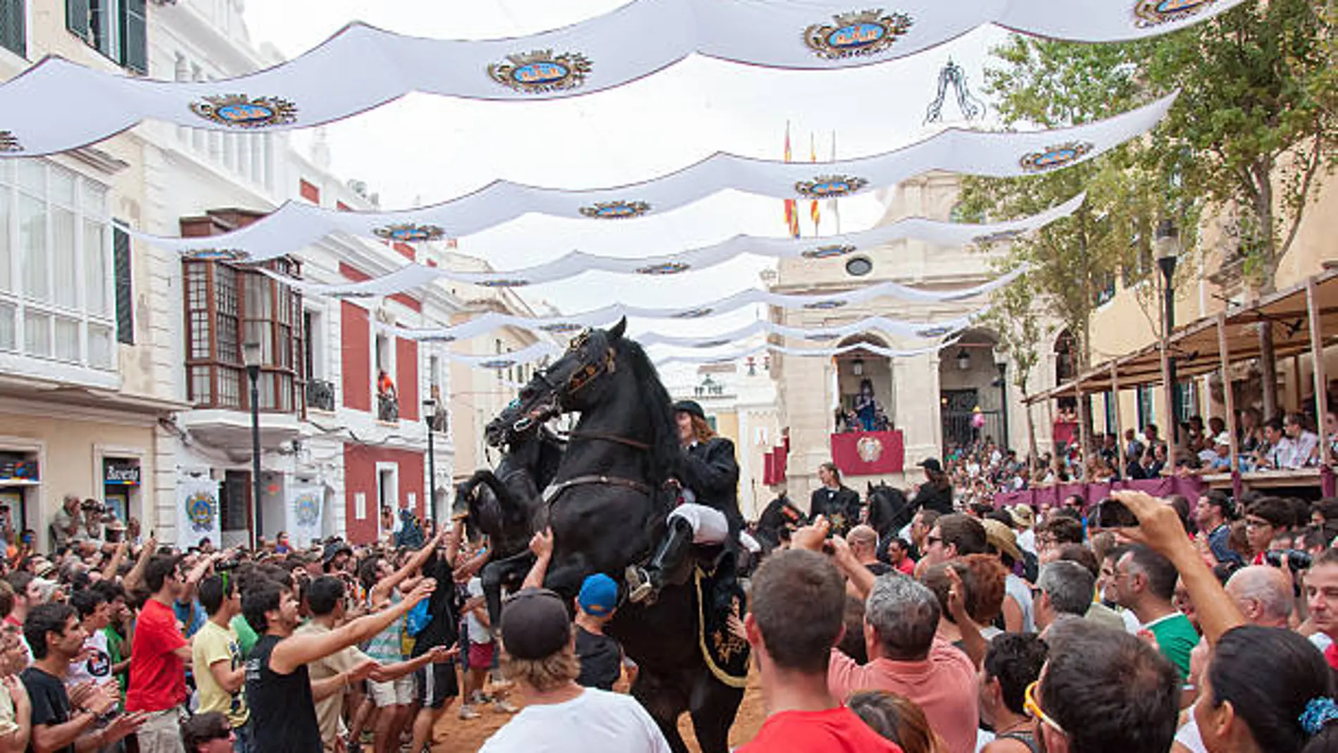 Un hombre herido muy grave tras recibir una coz de caballo en las fiestas de Sant Joan de Ciutadella (Menorca)
