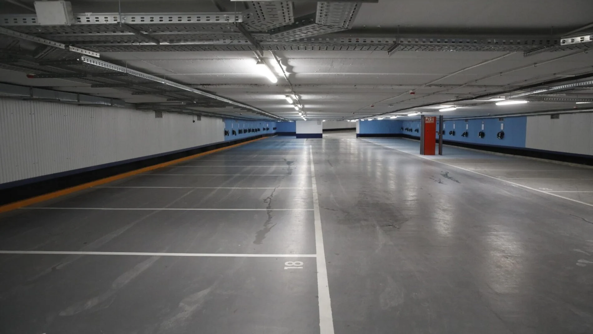 MADRID.-Residentes y comerciantes pueden optar a 225 plazas de aparcamiento en Santa Ana y Luna con abonos mensuales de 70 euros