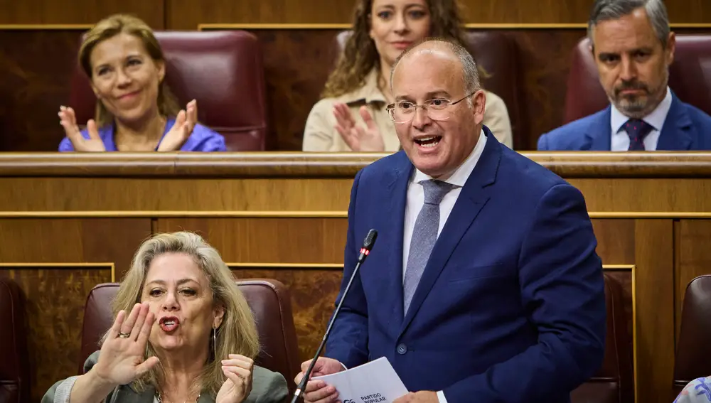 Sesión de control al Gobierno en el Congreso de los Diputados. Comparecen María Jesús Montero, Yolanda Díaz, F