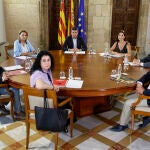 Carlos Mazón aborda financiación valenciana junto a CEV, CCOO y UGT