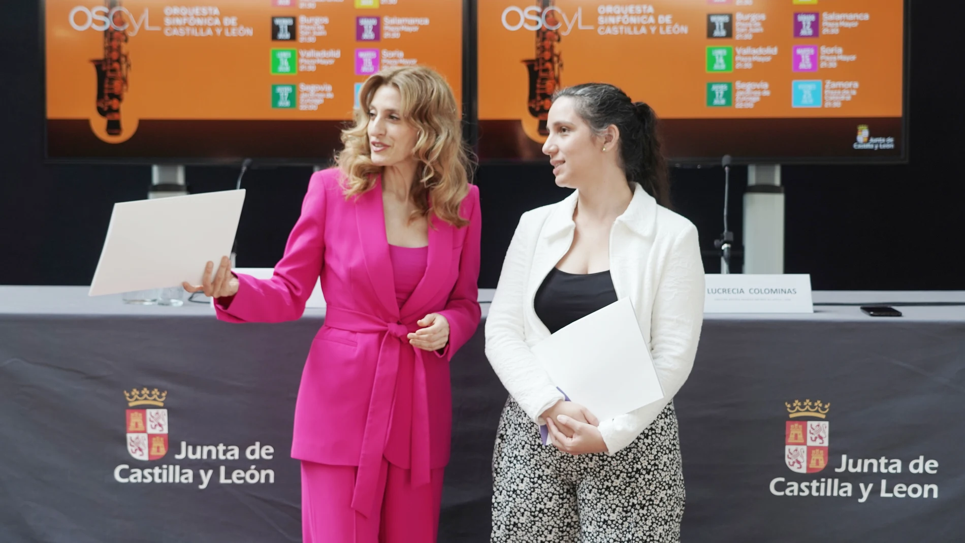 Mar Sancho junto con la directora artística de la Oscyl, Lucrecia Colominas