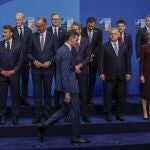 Pedro Sánchez camina solo ante el resto de líderes aliados en la cumbre de la OTAN