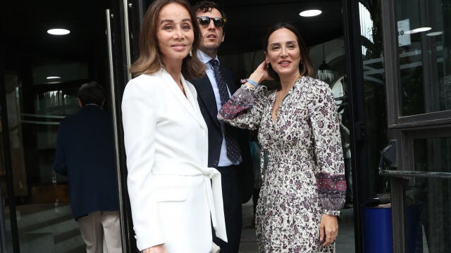 Los looks de Isabel Preysler y Tamara Falcó en el Teatro Real.