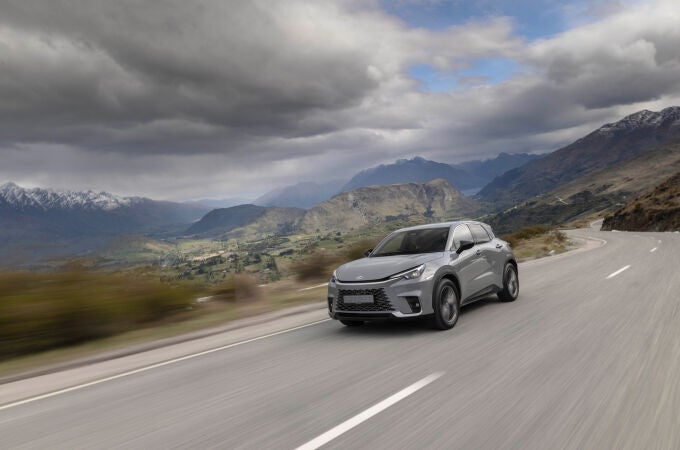 Lexus actualiza el LBX, su todocamino más urbano