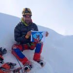 El abulense Fernando Sanz Pindado, del Grupo Montaña Almanzor, hace cumbre en el Alpamayo