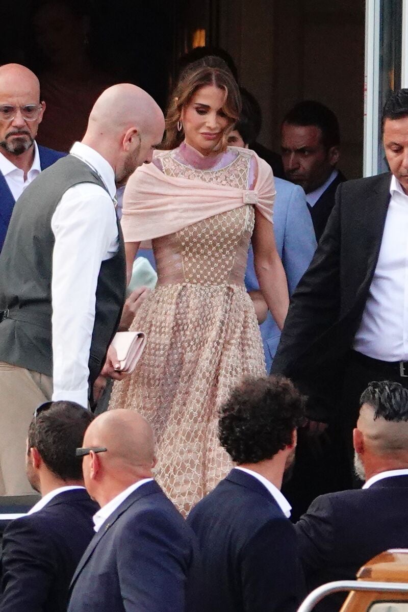 Rania de Jordania, vestida para la preboda de Bezos y Sanchez