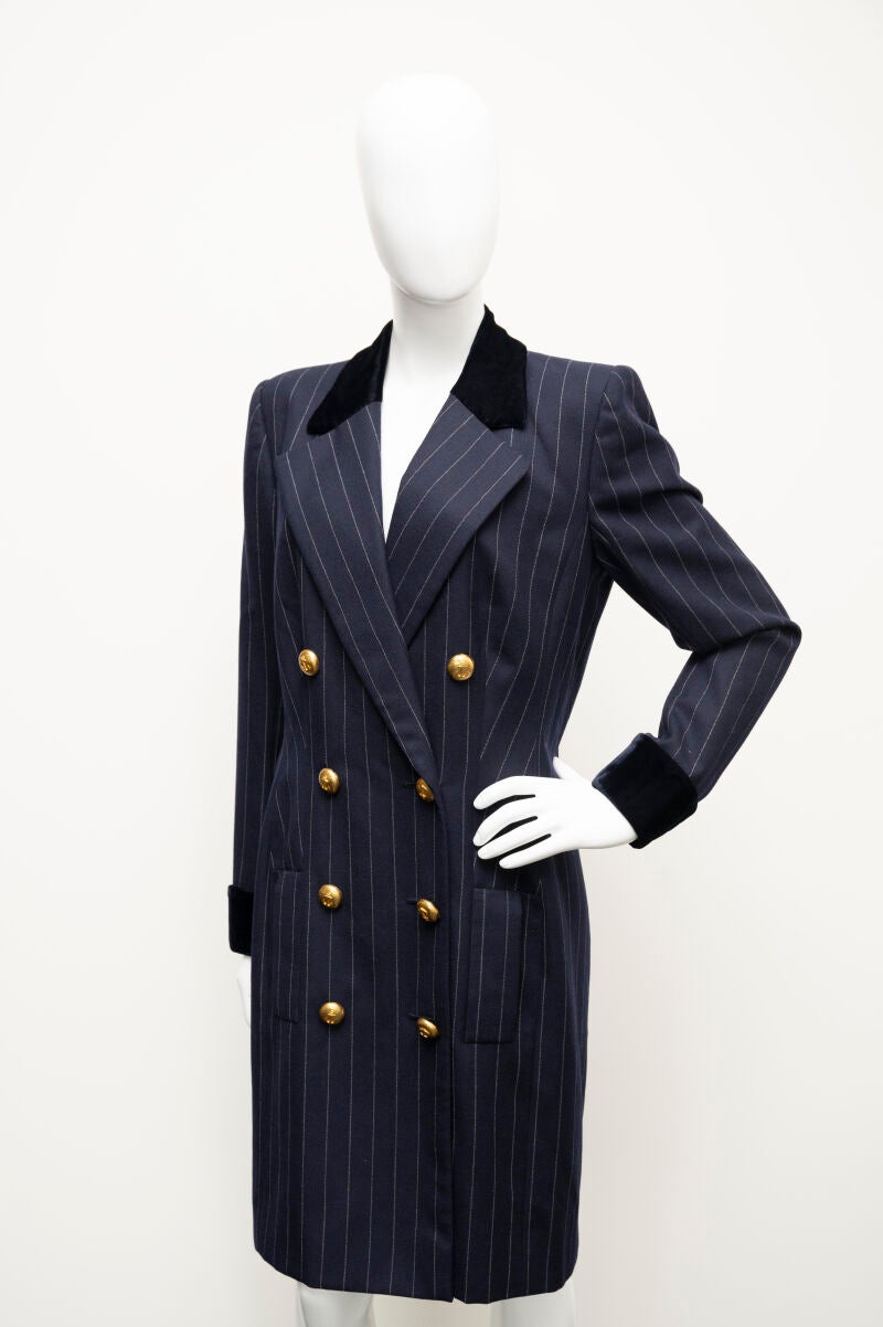 Traje de lana azul con raya diplomática de Lady Di