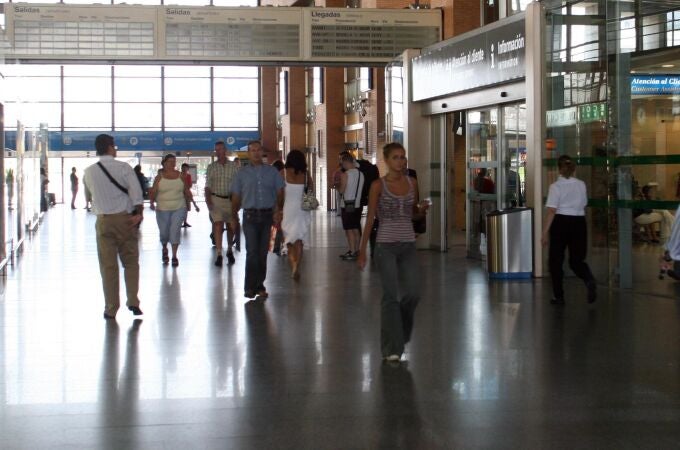 Pasajeros en la estación de tren de Córdoba