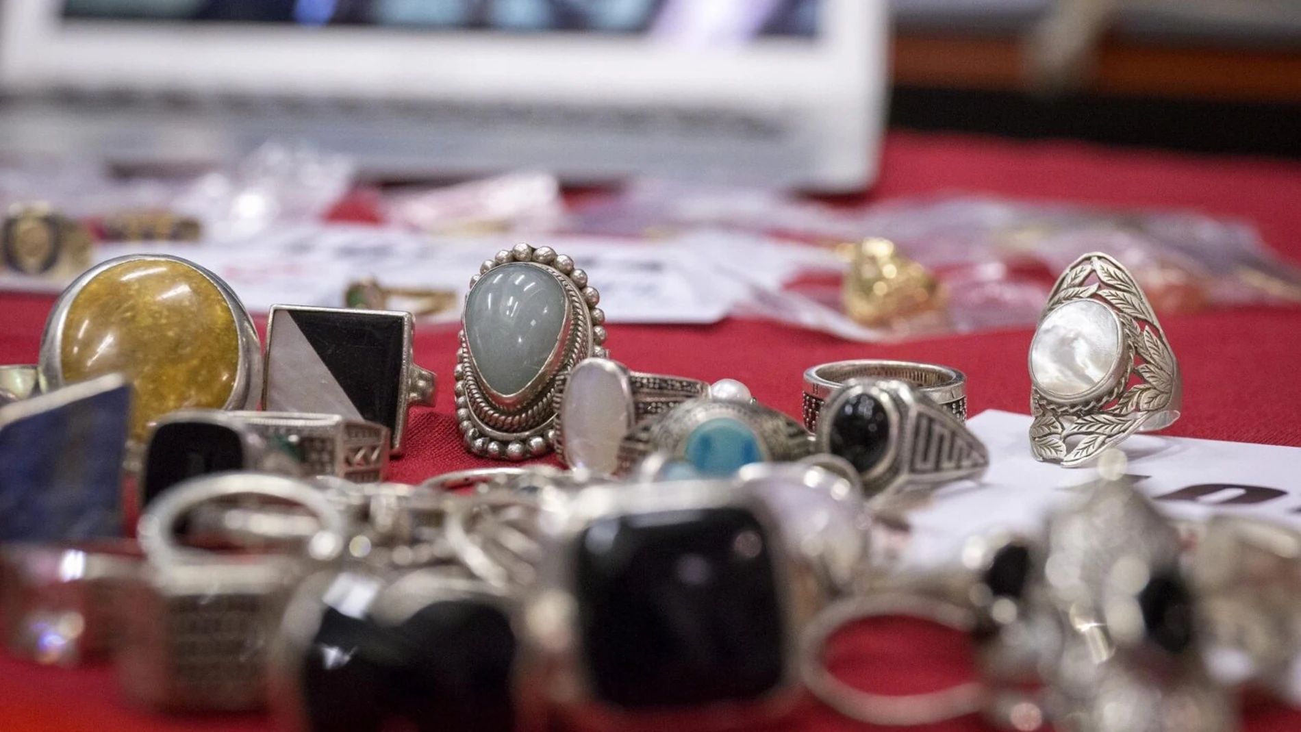 El Ayuntamiento de Madrid subasta cerca de 3.600 objetos perdidos entre joyas, relojes y bisutería REMITIDA / HANDOUT por AYUNTAMIENTO DE MADRID Fotografía remitida a medios de comunicación exclusivamente para ilustrar la noticia a la que hace referencia la imagen, y citando la procedencia de la imagen en la firma 27/06/2025