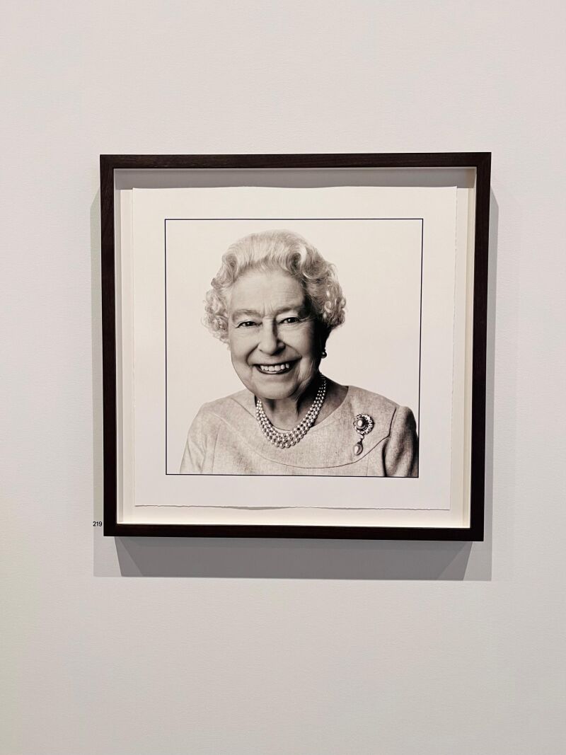 Retrato de la reina Isabel II realizado por David Bailey