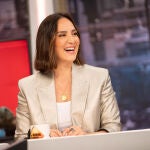 Tamara Falcó con blazer satinada.
