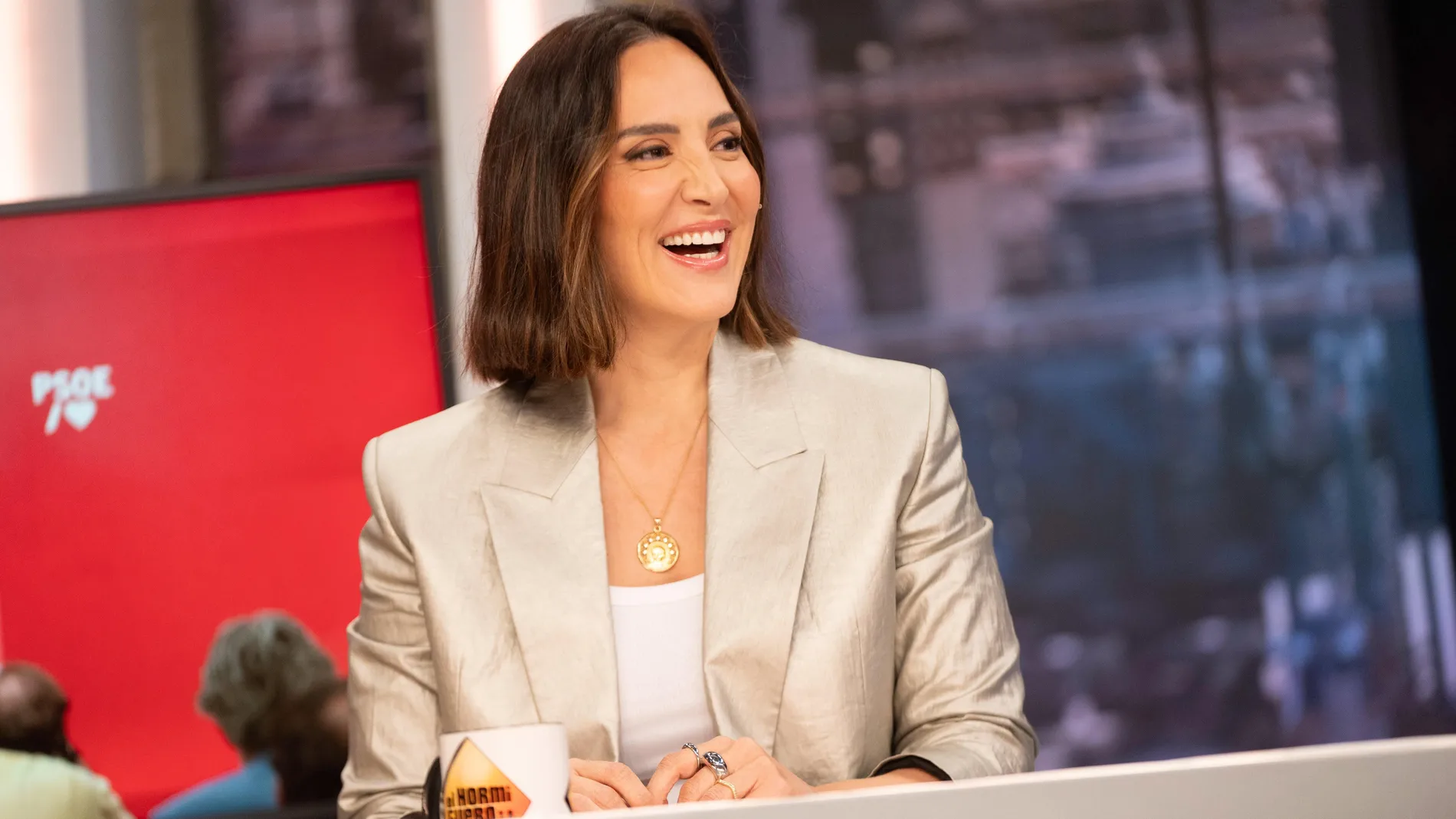 Tamara Falcó con blazer satinada.