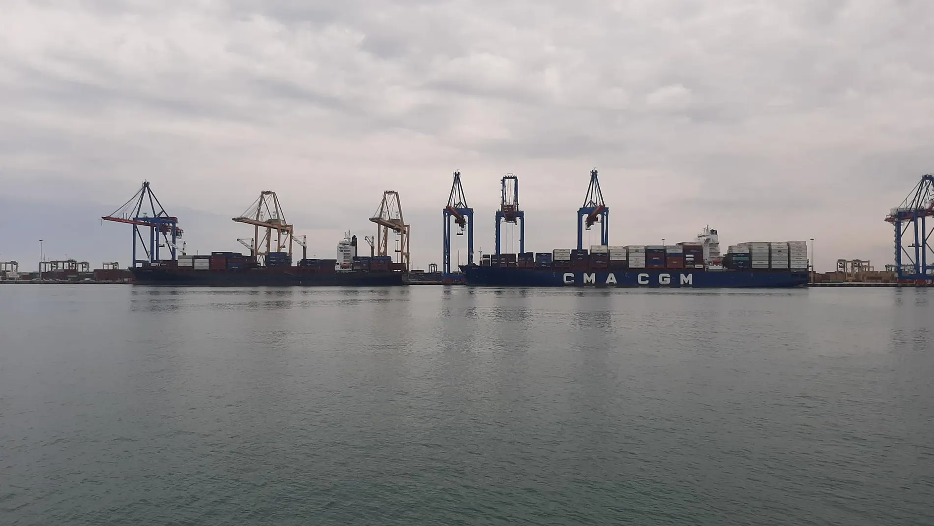 MURCIA.-Sucesos.- La Armada neutraliza un proyectil de artillería de la Guerra Civil hallado en el Puerto de València