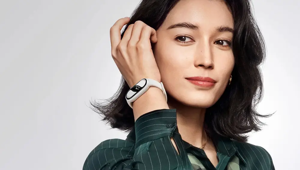 La nueva versión de la Xiaomi Smart Band 10 en blanco erámico