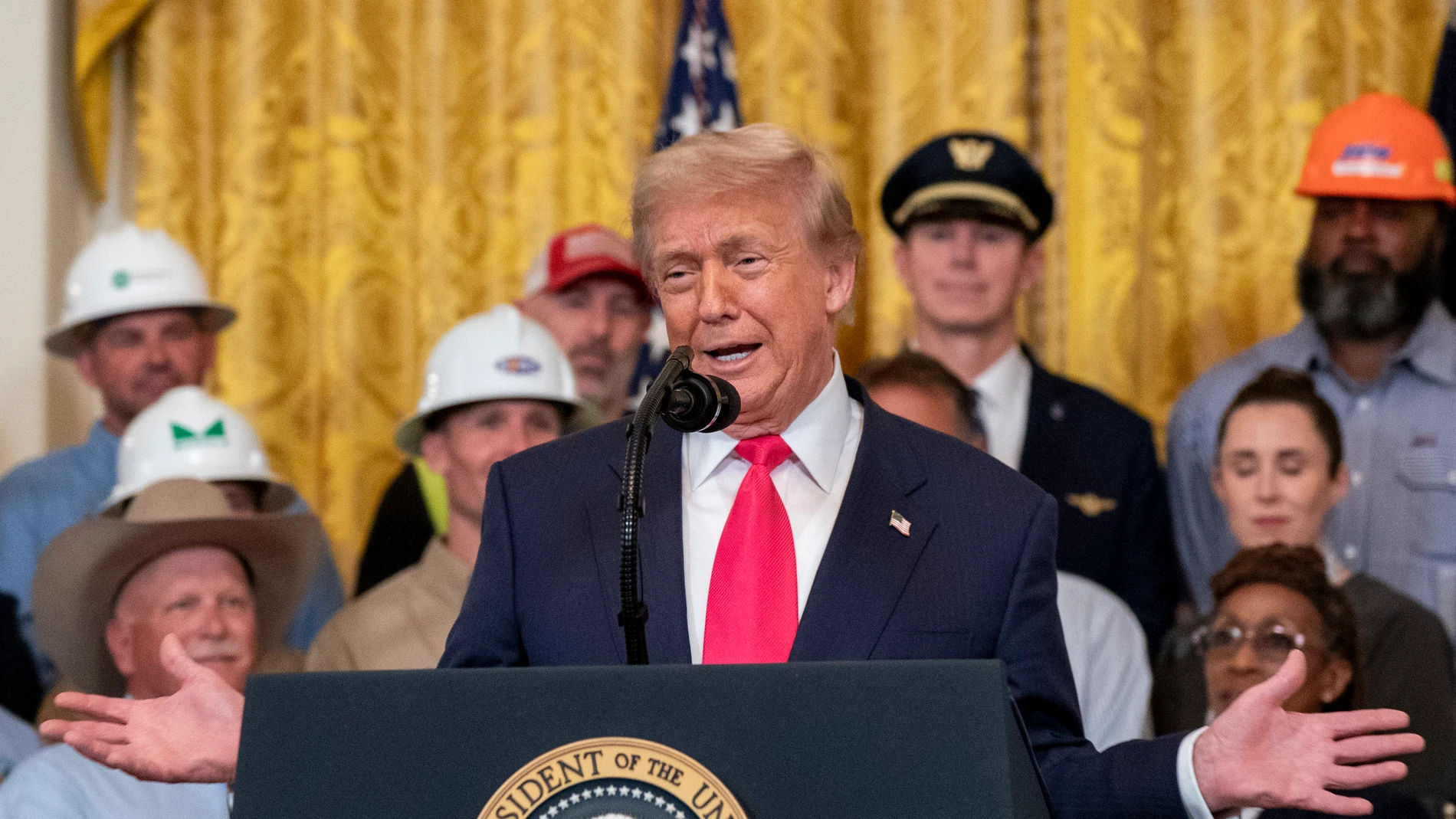 Washington (United States), 27/06/2025.- US President Donald Trump speaks during the 'one, big, beautiful event' in the East Room of the White House in Washington, DC, USA, 26 June 2025. EFE/EPA/KEN CEDENO / POOL