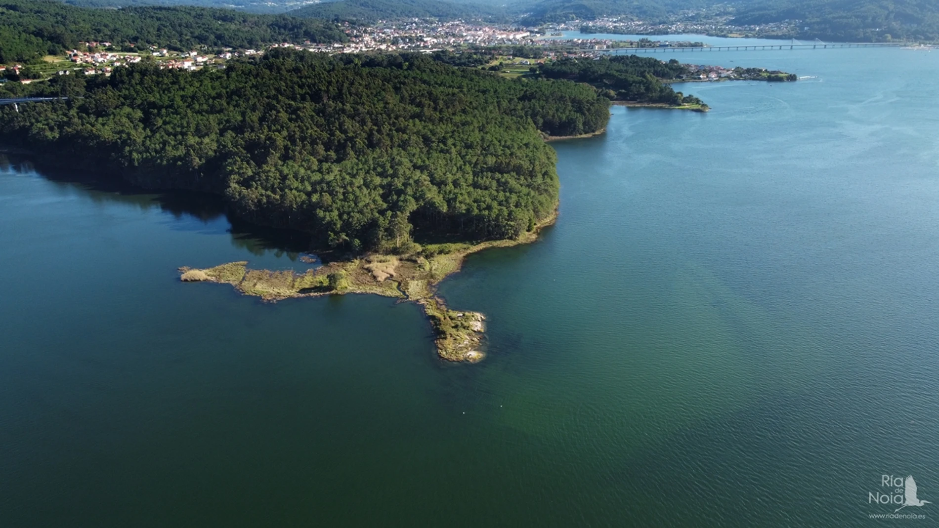 Rescatados cuatro jóvenes tras quedar varados con su embarcación en Noia (A Coruña)