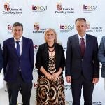 El consejero de Economía y Hacienda y portavoz, Carlos Fernández Carriedo y la consejera de Industria, Comercio y Empleo, Leticia García Sánchez participan en la constitución de la Mesa por el Sector de la Seguridad de Castilla y León.