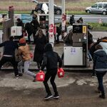 Verás a gente pelearse por garrafas de gasolina, entre otras cosas