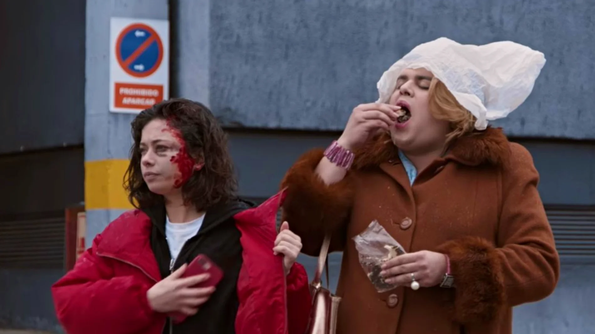 Anna Castillo y Brays Efe en una escena de la temporada 2