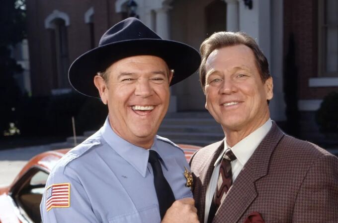 Rick Hurst en una escena de la serie