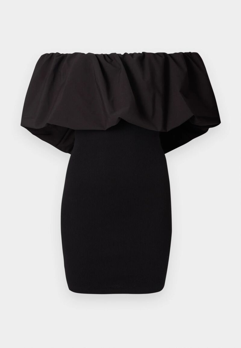 Minivestido negro.