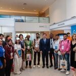 Fernández Mañueco con participantes en el VIII Congreso Internacional del Español en Salamanca 