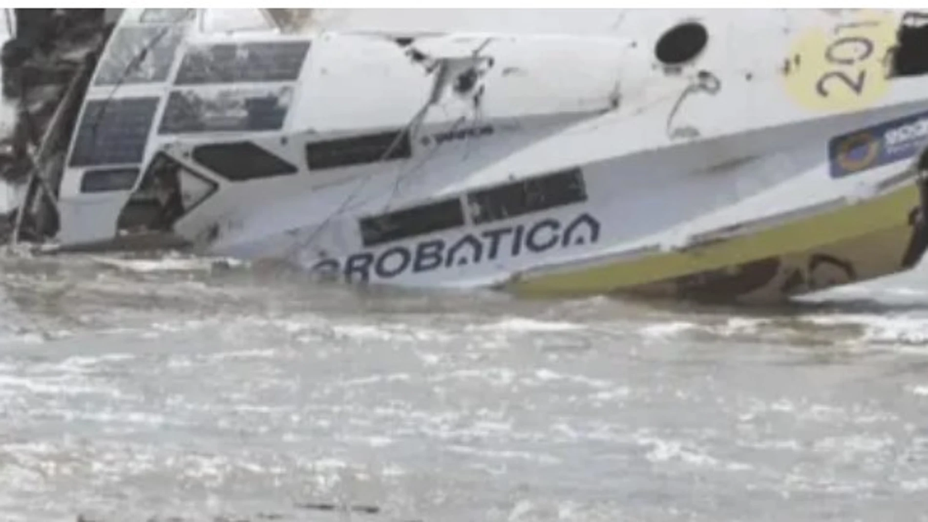 Restos del velero italiano en la costa marroquí