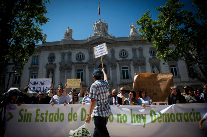 Concentración de jueces y fiscales frente al Tribunal Supremo