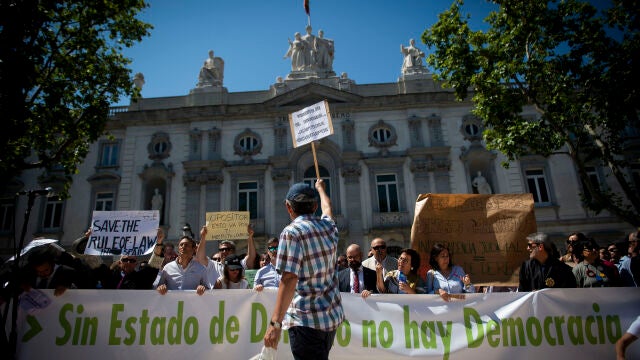 Concentración de jueces y fiscales frente al Tribunal Supremo