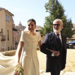 Ana de Miguel, antes de entrar a la catedral de Segovia para casarse